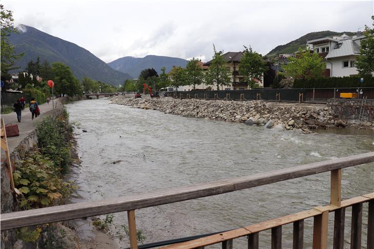 Die Baustelle des Amtes für Wildbach- und Lawinenverbauung Nord oberhalb des Bombenbrüggeles über den Eisack im Brixner Stadtteil Zinggen zählt zu jenen, die in der Zivilschutzwoche besichtigt werden können. (Foto: LPA/Maja Clara)