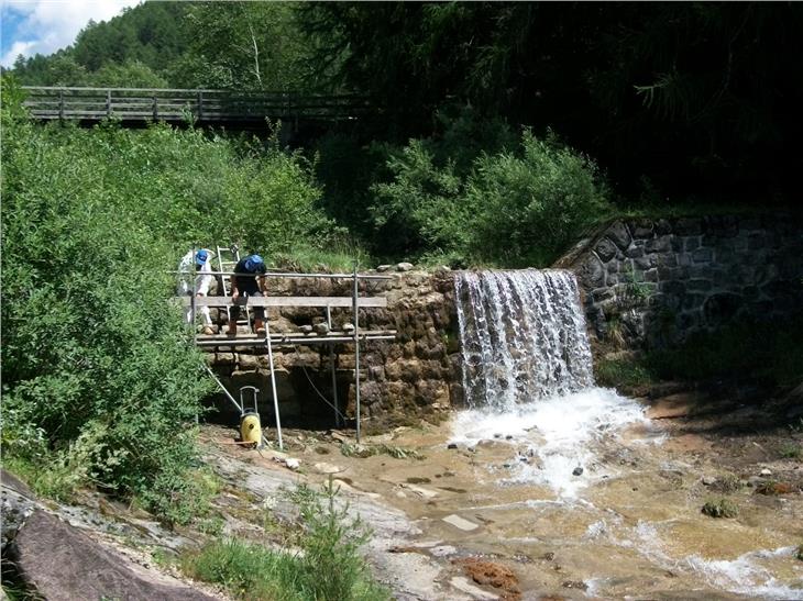 Insgesamt 19 Sperren, davon acht im oberen Teil des Cislesbachs in Gröden wurden saniert. (Foto: LPA/Amt für Wildbach- und Lawinenverbauung Nord)