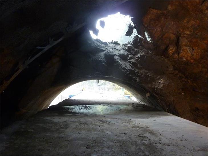 Beim Ausbruch des  Tunnels in St. Pankraz sind Trinkwasserquellen versiegt. Das Land kommt nun für die neue Trinkwasserleitung auf. (Foto: LPA)