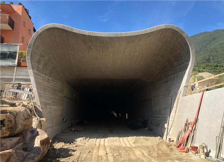 Der Mittelanschluss verbindet Stadtzentrum mit Umfahrung: Derzeit wird auf Hochtouren gearbeitet.  (Foto: LPA)