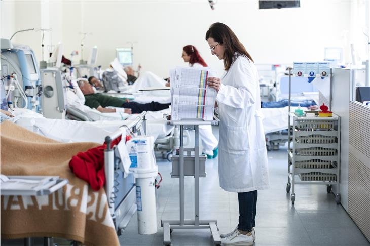 LR Widmann hat das Südtiroler Modell für die Facharztausbildung der Gesundheitskommission in Rom präsentiert. (Foto: LPA/Ivo Corrà)