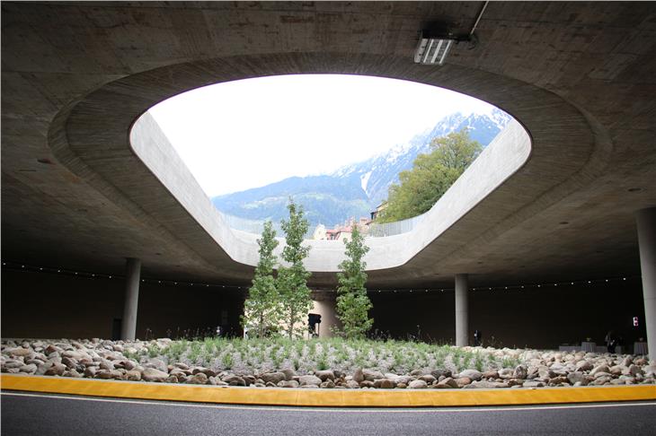 Beispiel Tunnel in Meran: Für das Amt für Straßenbau West wird eine Bauingenierin oder ein Bauingenieur gesucht. (Foto: LPA)