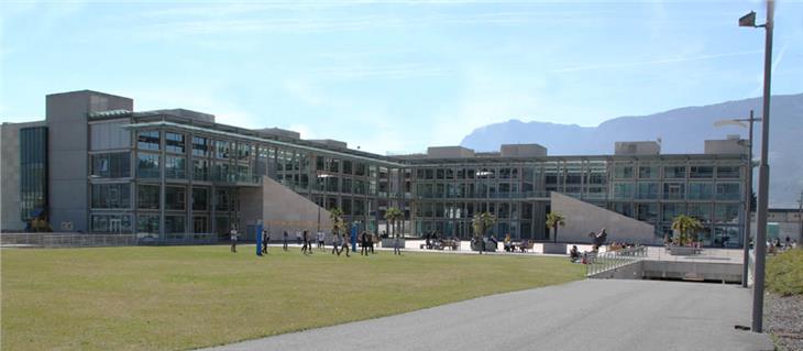 Die Studierenden der Landesfachhochschule Claudiana können auch im kommenden akademischen Jahr die Mensadienste des Krankenhauses Bozen nutzen. (Foto: LPA)