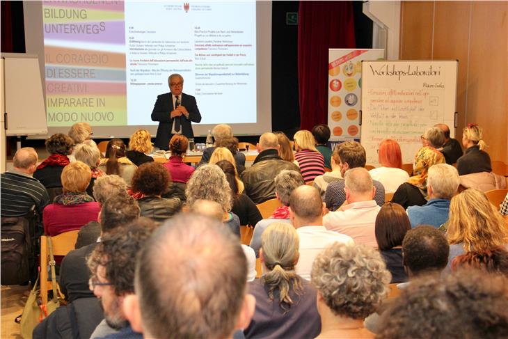 Tag der Weiterbildung: Wichtig bleibt der direkte Kontakt und die Beziehung zu den Menschen. (Foto: LPA)