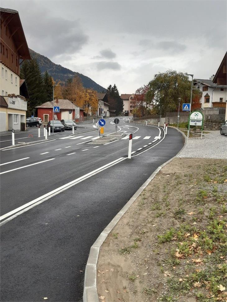 Der erneuerte Kreuzungsbereich in St. Valentin (Foto: LPA/Roman Clara)