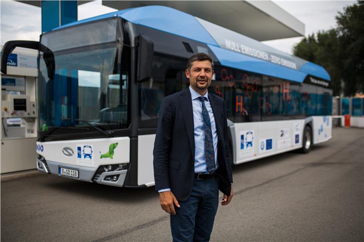 LR Alfreider: "Wir wollen die Batterie- und Brennstoffzellentechnologien in allen Sektoren der Mobilität fördern und die dafür notwendige Infrastruktur aufbauen." (Foto: LPA/SASA)