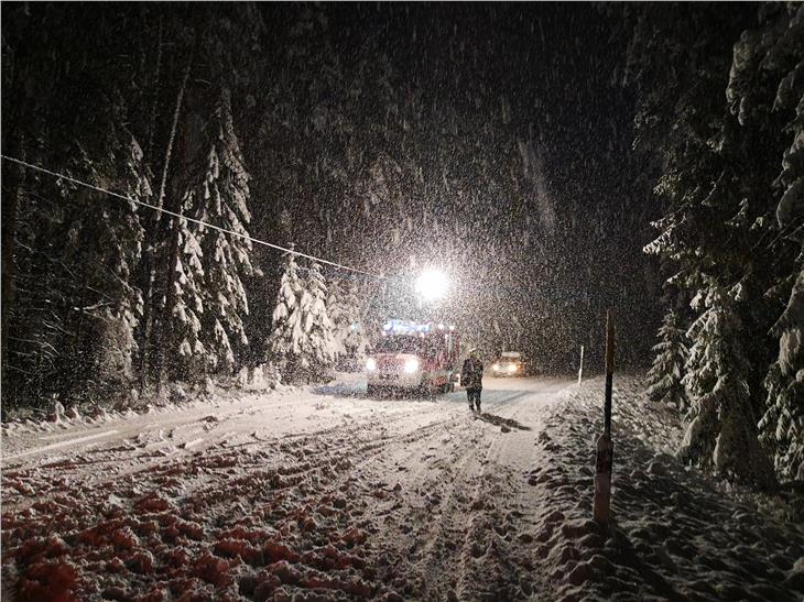 Mit einem Mittelmeertief nach dem anderen kamen in diesem Monat auch große Mengen an Niederschlägen zusammen; das Bild entstand Mitte November in Pfalzen. (Foto: LPA/Freiwillige Feuerwehr Pfalzen)