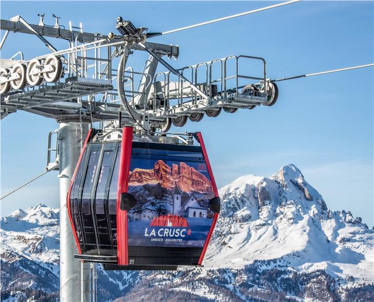 Im Skigebiet Heilig Kreuz in Hochabtei wurde der Zweier-Sessellift "La Crusc" durch eine moderne Umlaufbahn mit Kabinen für zehn Personen ersetzt. (Foto: LPA/Freddy Planinschek)