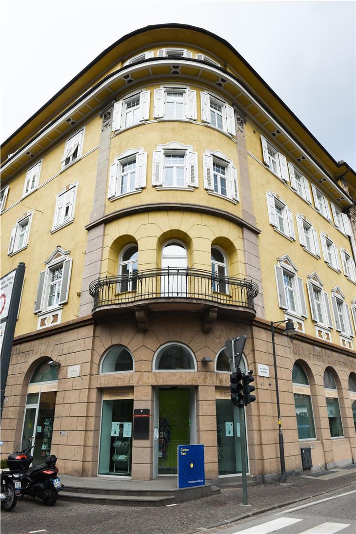 La sede della biblioteca Claudia Augusta in città (foto ASP)