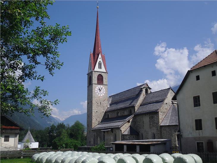 Grünes Licht für die Eröffnung einer Schottergrube auf Gaiser Gemeindegebiet (im Bild die Pfarrkirche) hat die Landesregierung heute gegeben. Es gilt 25 Umweltauflagen zu beachten.