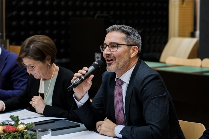 LH Kompatscher zu den außerordentlichen Naturereignissen: "Sie waren belastend, haben aber gezeigt: Wenn es schwierig wird, hält Südtirol zusammen." (Foto: LPA/Claudia Corrent)