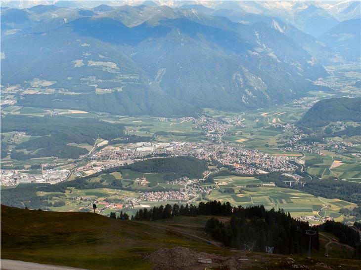 Bereits morgen ist Auftakt für die Forsttagssatzungen im Raum Bruneck (im Bild). (Foto: LPA)
