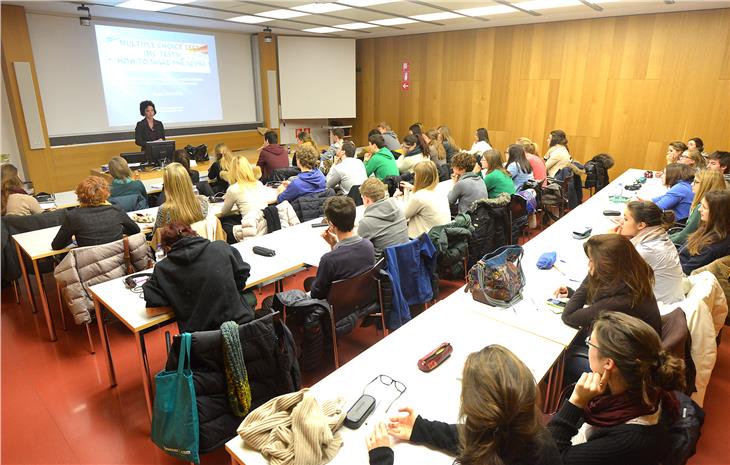 Nach wie vor gefragt und gut besucht: Die Vorbereitungsangebote auf den Med-Aufnahmetest von Landesabteilung Bildungsförderung und sh.asus (Foto: LPA)