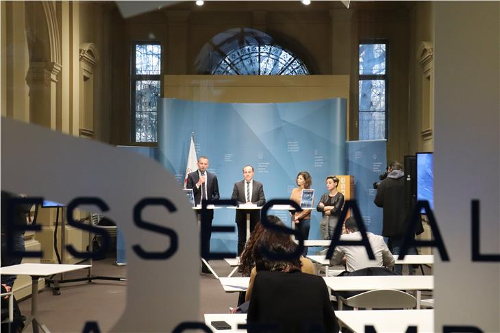 LR Vettorato bei der Präsentation des Hackathons: "Einzigartige Möglichkeit, um Projekte zu einem hochaktuellen Thema anzustoßen." (Foto: LPA/Thomas Laconi)