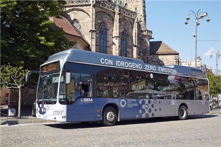 Von KFZ-Zulassung über Koordinierung des öffentlichen Personennahverkehrs bis zu Seilbahnkonzessionen: die Zuständigkeiten der Abteilung Mobilität sind vielfältig. Nun ist die Abteilungsdirektion ausgeschrieben. (Foto: LPA)