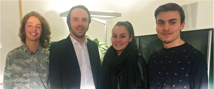 Antrittsbesuch bei Landesrat Philipp Achammer: der neue Vorsitzende des LBS Ivan Gufler (l.) mit Vorstandsmitglied Sofie Dadó und dem Vertreter des Landesschulrates für Schüler Alex Domanegg (Foto: LPA/Edith Benischek)