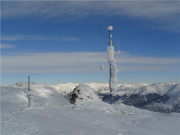 Elferspitze bei Graun im oberen Vinschgau: Hier wurde am Montagabend (3. Februar) mit 163 Stundenkilometern Windgeschwindigkeit der Südtirol-Rekord dieser Tage aufgestellt. (Foto: LPA/Landesamt für Meteorologie und Lawinenwarnung)