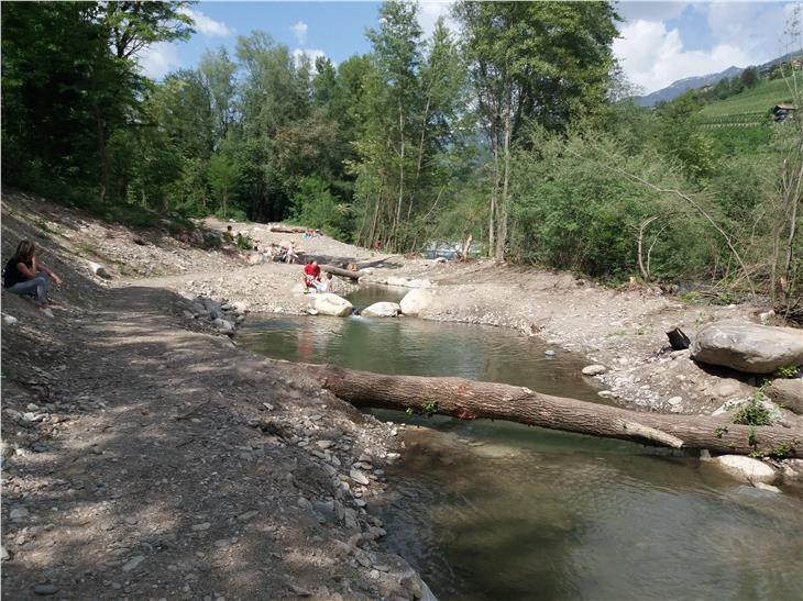 Hochwasserschutz und Naherholung: Das Bild entstand nach Beendigung der Arbeiten des Amtes für Wildbach- und Lawinenverbauung West der Agentur für Bevölkerungsschutz im Frühling 2018. (Foto: Agentur für Bevölkerungsschutz)