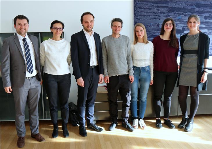 LR Achammer mit den sh.asus-Vorstandsmitgliedern Theresia Morandell (ganz rechts) und Matthias von Wenzl (ganz links); am Treffen teil nahm auch Abteilungsdirektorin Rolanda Tschugguel (Foto: LPA/Edith Benischek)