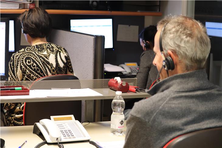 Durchschnittlich 70 Anrufe pro Stunde werden vom eigens eingerichteten Bürgertelefon in der Agentur für Bevölkerungsschutz bearbeitet. (Foto: LPA/Maja Clara)