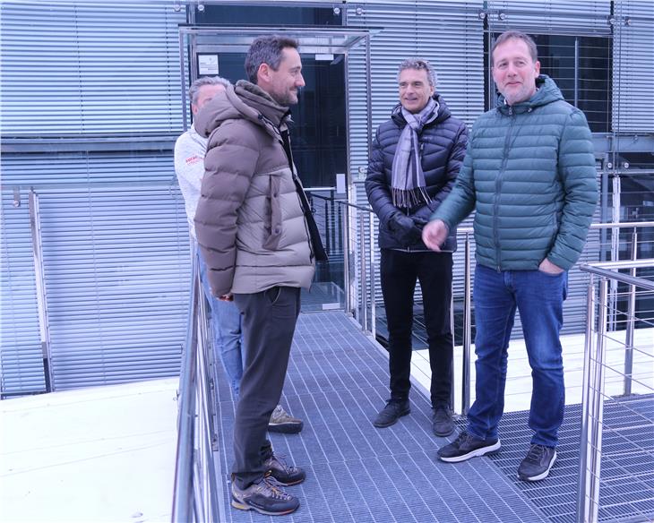Landesrat Massimo Bessone (rechts) mit den Technikern und dem Architekten Valentino Andriolo (Bildmitte) (Foto: LPA/Silvana Amistadi)