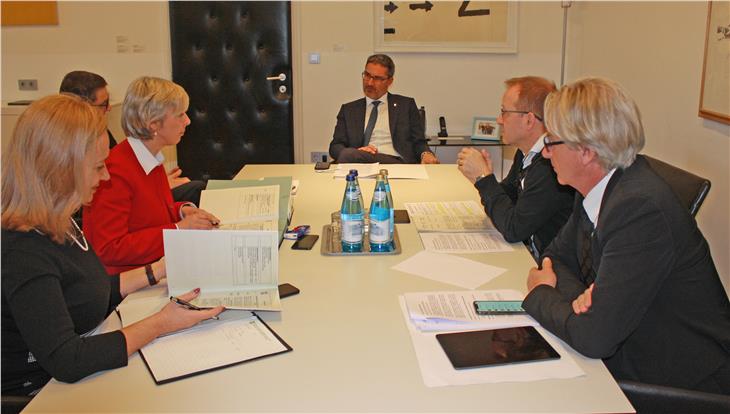 Die Regionalregierung hat die Voraussetzung geschaffen, dass vier unbefristete Arbeitsstellen für Menschen mit Behinderung besetzt werden können. (Foto: LPA/Franco Grigoletto)