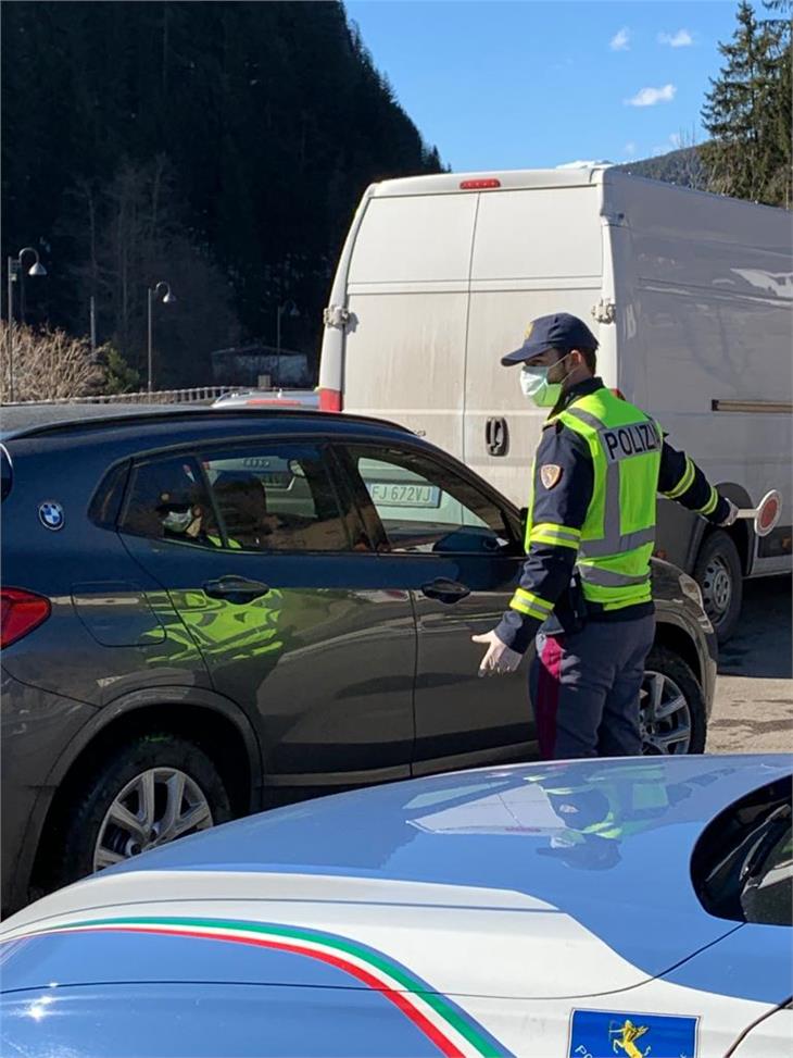 Die Corona-Straßenkontrollen sind heute angelaufen. (Foto: LPA)