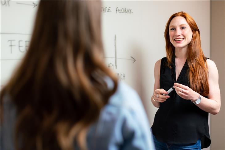 Die Regeln für die neue Südtiroler Lehrerausbildung hat die Landesregierung heute definiert. (Foto: ThisisEngineering RAEng/Unsplash)