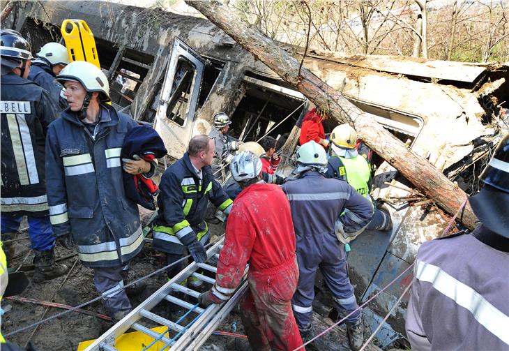 Gedenken an das bis heute Unfassbare: Das Zugunglück in der Latschander am 12. April 2010. (Foto: LPA)