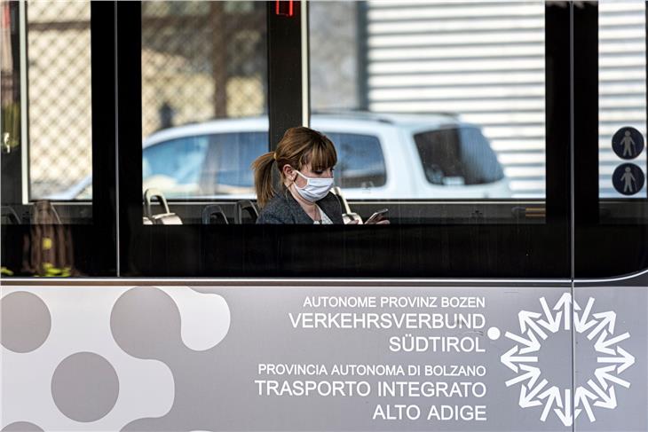 Ab 4. Mai sollen die Busse wieder mit üblichem Fahrplan fahren, allerdings werden strenge Verhaltensregeln zum Gesundheitsschutz gelten. (Foto: LPA/Ivo Corra)