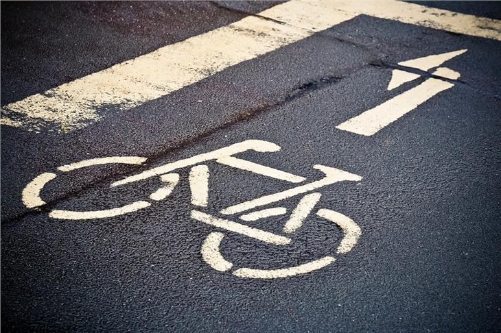 LR Alfreider plädiert dafür, in dieser Phase mutig zu sein und fordert den Gesetzgeber auf, die Straßenverkehrsordnung so abzuändern, dass einige Straßen der Radmobilität Vorrang geben. (Foto: Pixabay)