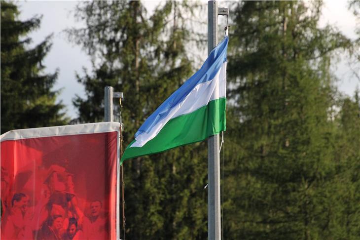 100 Jahre ladinische Fahne: Ihre Farben sind grün, weiß und blau. (Foto: LPA)