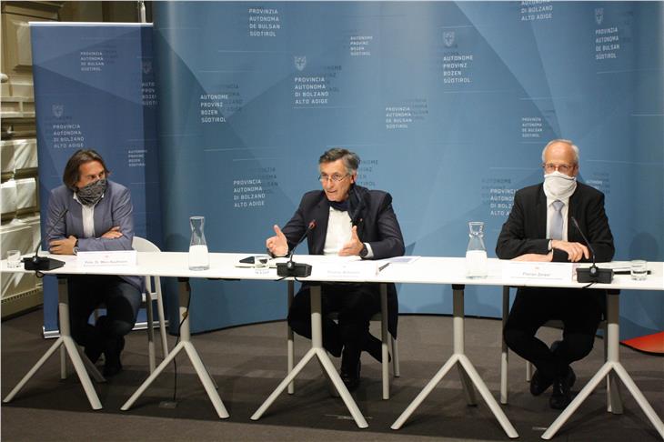 In der heutigen (14. Mai) Landesmedienkonferenz: (v.l.) Kaufmann, Widmann, Zerzer (Foto: LPA/Franco Grigoletto)