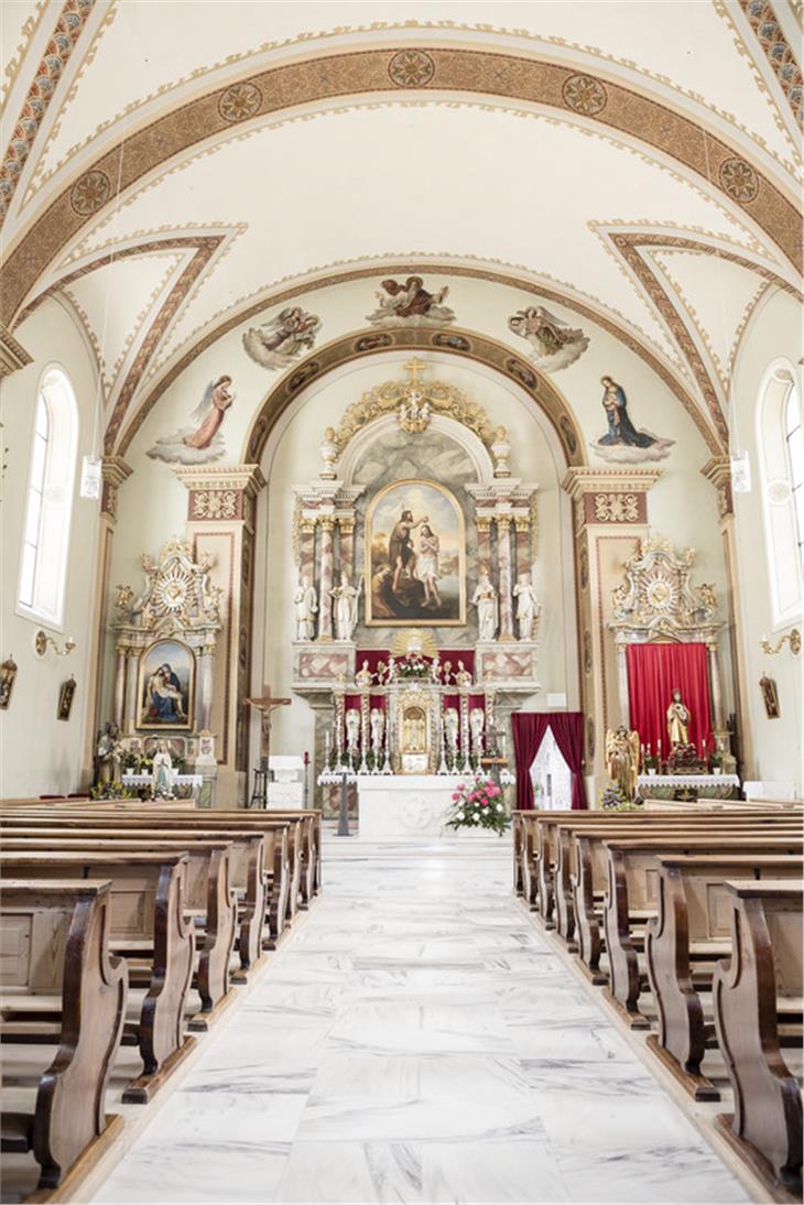 Noch stehen die Kirchen leer. Ab 18. Mai können dort wieder Gottensdienste in Anwesenheit der Gläubigen gefeiert werden. Es gilt: Abstand halten sowie Mund und Nase bedecken. (Foto: IDM/Angelika Schwarz)