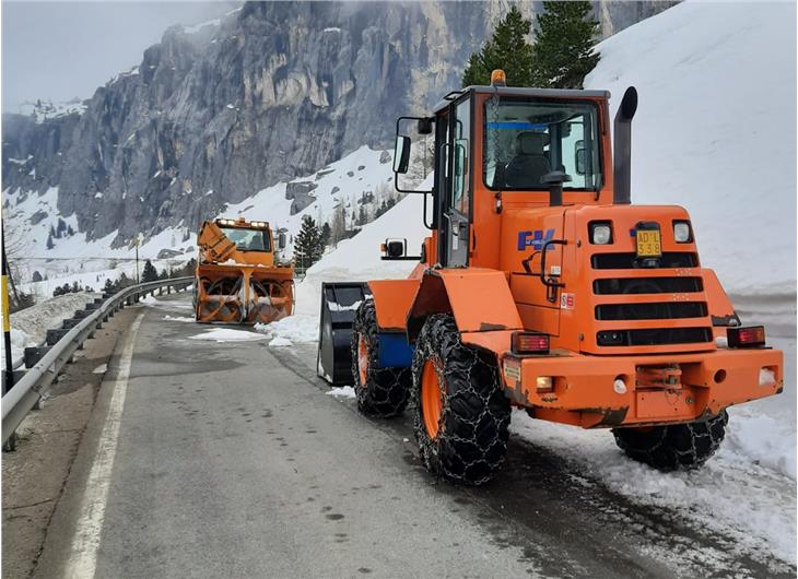 Die Straße übers Grödner Joch ist wieder frei befahrbar. (Foto: LPA)