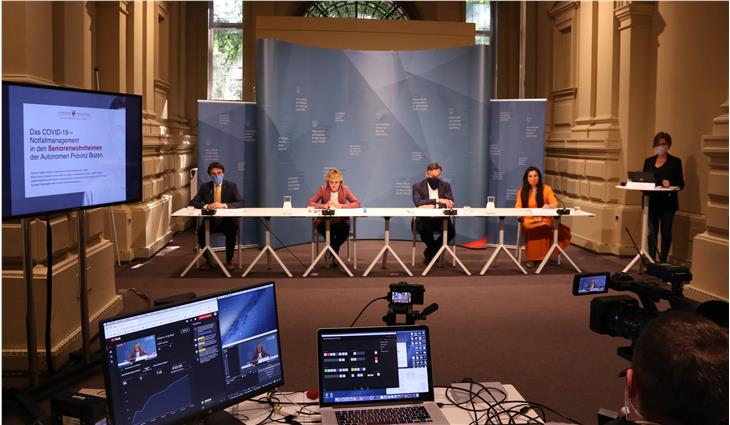 Die Seniorenwohnheime, deren Notfallmanagement und die künftige Entwicklung in den Heimen standen heute im Fokus der Landesmedienkonferenz. (Foto: LPA/Fabio Brucculeri)