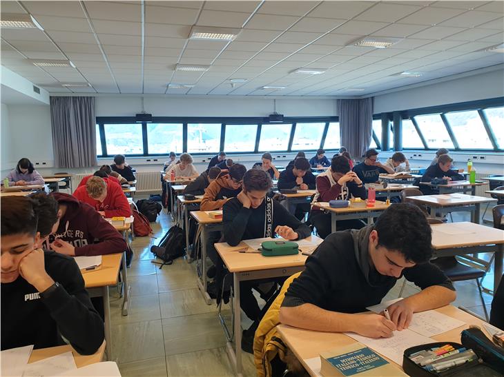 Der Mathematik-Landeswettbewerb am 20. Februar 2020 fand an der Technologischen Fachoberschule "Max Valier" in Bozen statt. (Foto: LPA/Iris Gatterer)