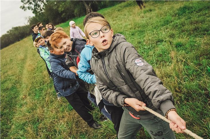 Sommeraktivitäten für Kinder und Jugendliche: Die Verordnung ermöglicht, dass sich Bildungspersonal freiwillig für Sommerbetreuungsdienste meldet (Foto: unsplash)