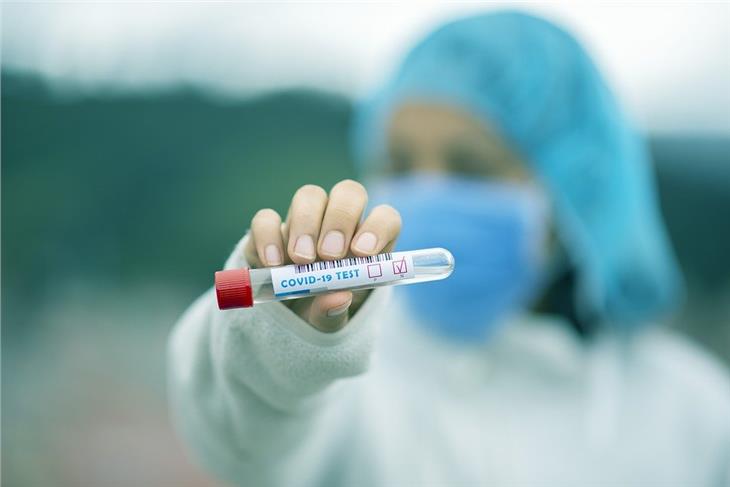 Im Auftrag des Südtiroler Sanitätsbetriebes wurden bisher 80.538 Abstriche von 38.949 Personen auf das neuartige Coronavirus untersucht. (Symbolbild: pixabay)
