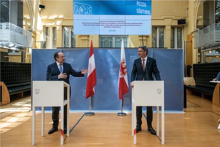 Zusammenarbeit weiter groß geschrieben: Minister Schallenberg und LH Kompatscher. (Foto: LPA/ Claudia Corrent)