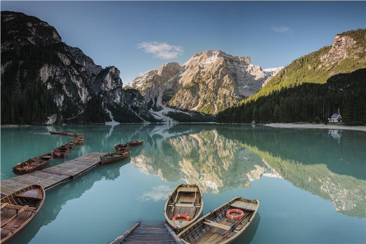 Das Weltnaturerbegebiet am Pragser Wildsee nachhaltig er-fahrbar zu machen, darauf zielt der Plan Prags ab. (Foto: IDM/Harald Wisthaler)