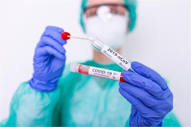 Im Auftrag des Südtiroler Sanitätsbetriebes wurden bisher 104.108 Abstriche von 53.491 Personen auf das neuartige Coronavirus untersucht. (Symbolbild: it.freepik.com)