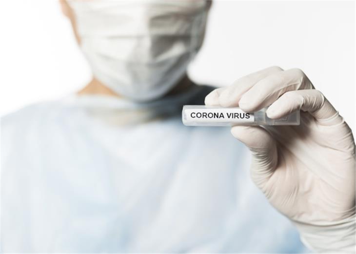 Die Bevölkerung wird aufgerufen, sich zum Schutz vor dem Coronavirus an die Vorschriften betreffend Hygiene (Mund-Nasen-Schutz, gründliches Händewaschen und -desinfizieren) und Abstand zwischen den Personen zu halten. (Foto: freepik)