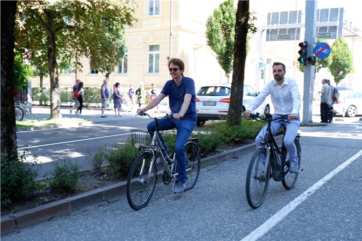 Radfahrer in Bruneck: Besonders beim innerstädtischen Verkehr können viele kleine Verbesserungen das Radfahren attraktiver machen. (Foto: STA/Elisa Zambiasi)