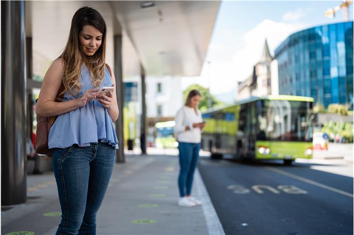 Alle Fahrgastinfos auf einen Blick: Die neue App und die neue Webseite südtirolmobil machen´s möglich. (Foto: STA/Eder)