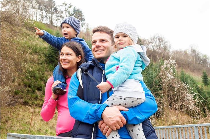 Das Land Südtirol hat Südtirols Familien im Jahr 2019 unter anderem mit dem Landesfamiliengeld (insgesamt über 33,4 Millionen Euro) unterstützt. (Foto: Familienagentur/Ingrid Heiss)