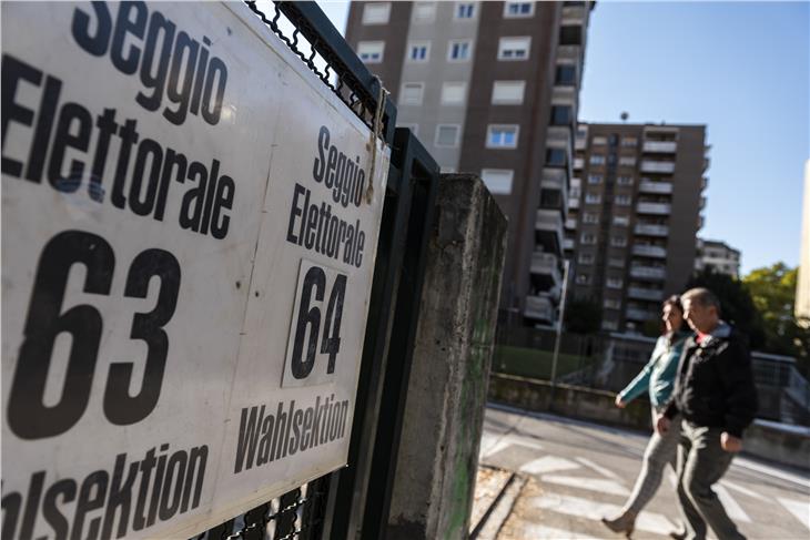 Am Sonntag und Montag stimmen die Wählerinnen und Wähler über die Gemeinderäte und das Verfassungsreferendum ab. (Foto: LPA/Ivo Corrà)