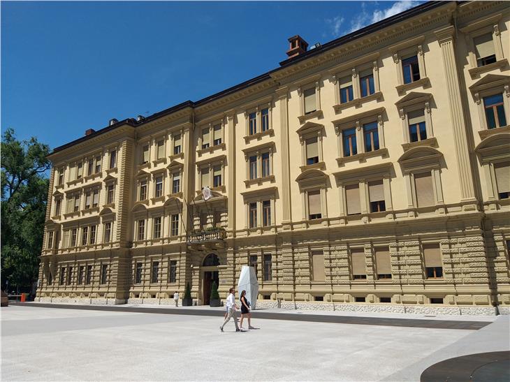 Die Landesregierung hat heute die vom Landesgesetz zur Direkten Demokratie vorgesehene Richterkommission ernannt, im Bild das Landhaus 1, der Sitz der Landesregierung. (Foto: LPA)