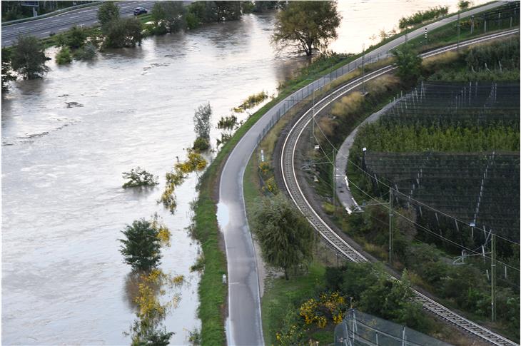 Nach dem Hochwasser an der Etsch am Samstag (3. Oktober) hat sich die Situation beruhigt, der Zivilschutzstatus wurde herabgesetzt. (Foto: Agentur für Bevölkerungsschutz/Luca Messina)