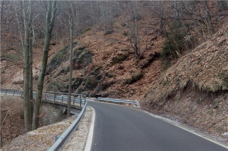 ImageDie Arbeiten für den Ausbau der Landesstraße nach Afing kömmen anlaufen. (Foto: Landesabteilung Tiefbau)